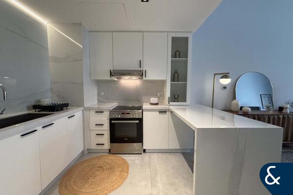 Upgraded 1 Bedroom | Modern | Available Dec